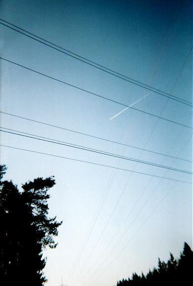 Overhead transmission line and vapor trail